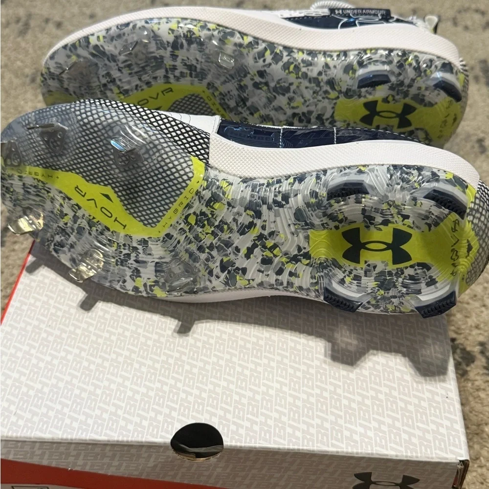 Brand Bew Under Armour Men's White and Black Athletic Shoes Cleats size 7.5 - Picture 3 of 3